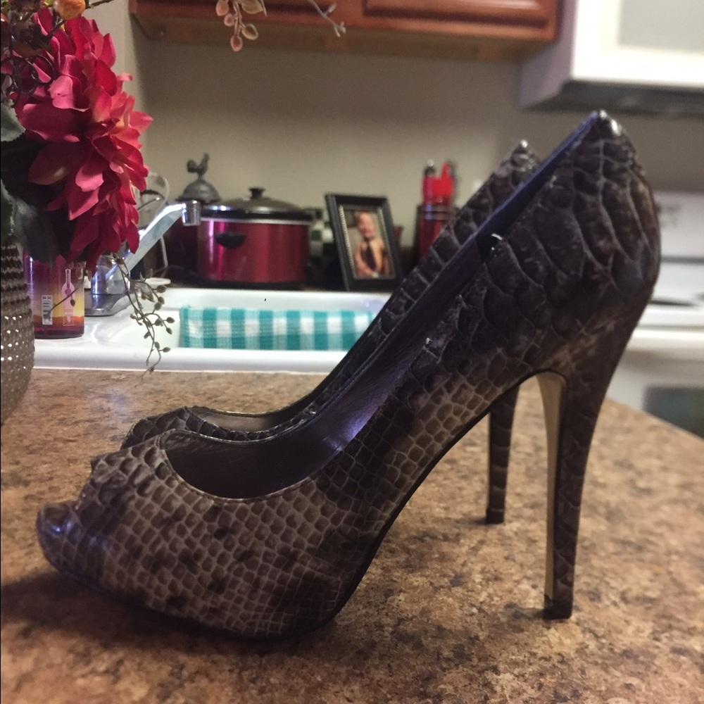 Steve Madden grey snake print heels
